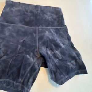 Lululemon High-Waist Black Tie-Dye Women’s Athletic Shorts - size 6